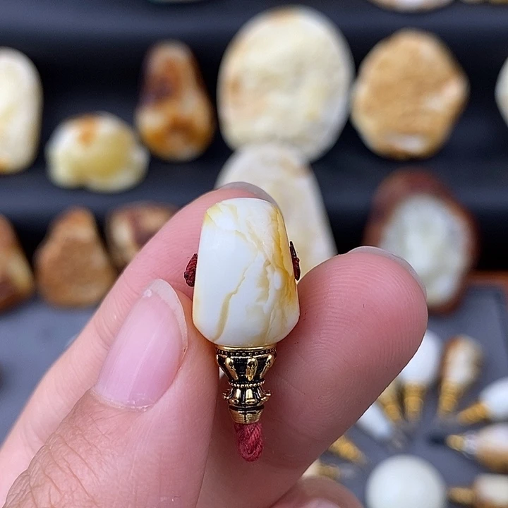 琥珀未镶嵌裸石11马蹄三通c779