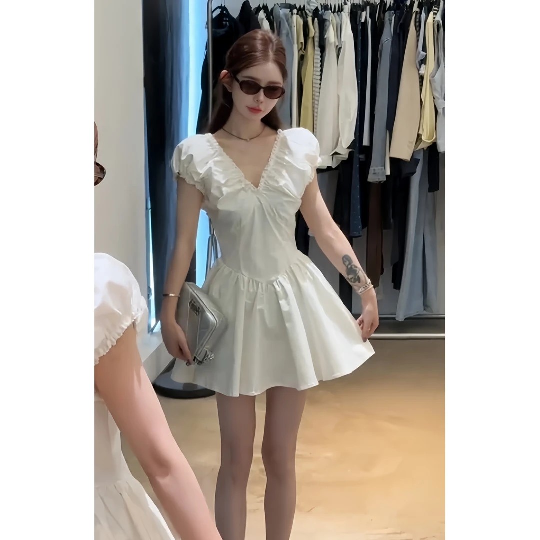 法式时尚粉色显瘦V领泡泡袖设计感褶皱优雅长款连衣裙女夏季A字裙