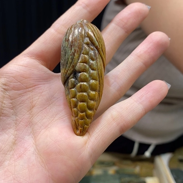 岫岩河磨玉（透闪石质玉）颈饰未镶嵌
