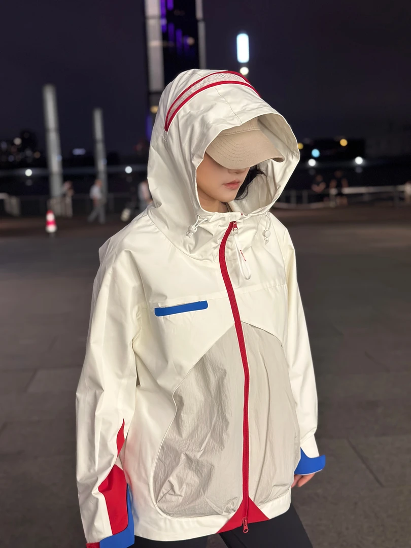 【哪吒配色】动感撞色户外冲锋衣男女同款三防口袋设计夏季连帽外套