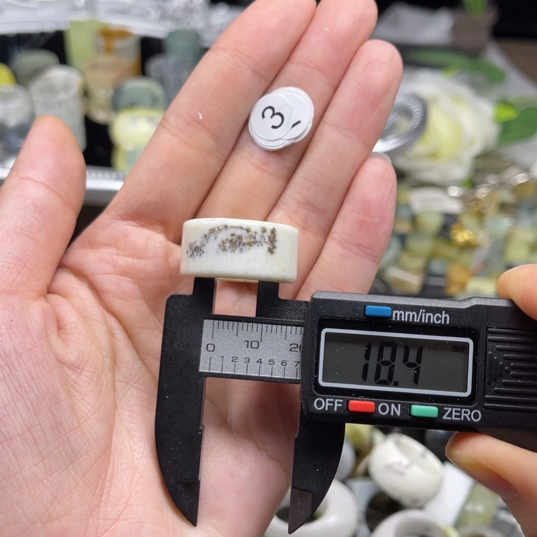 蛇纹石玉未镶嵌戒指