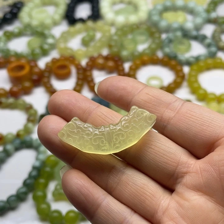 蛇纹石玉吊坠未镶嵌