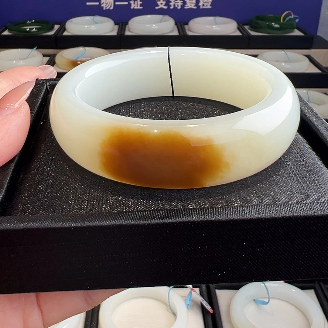 和田玉未镶嵌手镯