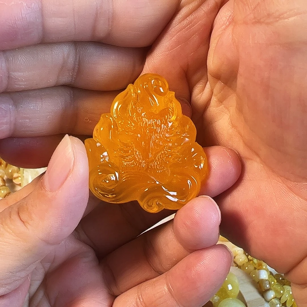 琥珀未镶嵌颈饰琥珀蜜蜡焦皮料芬达色九尾狐吊坠微粉