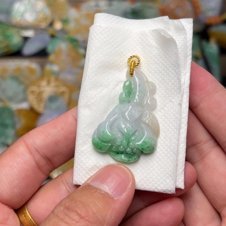 翡翠颈饰未镶嵌吊坠