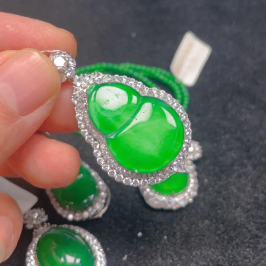 【闪购商品】颈饰银S925镶嵌翡翠吊坠