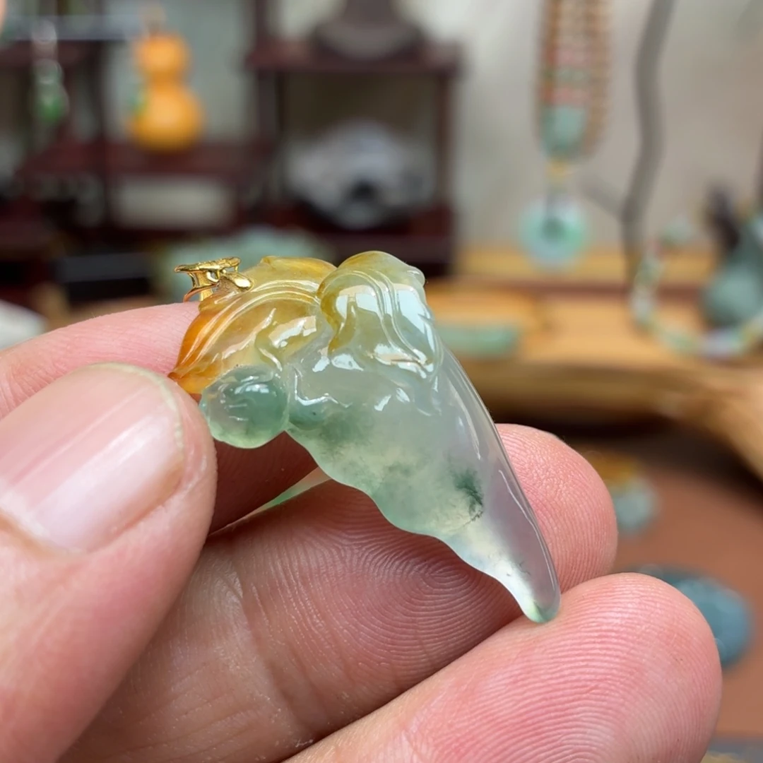 翡翠18K金镶嵌颈饰