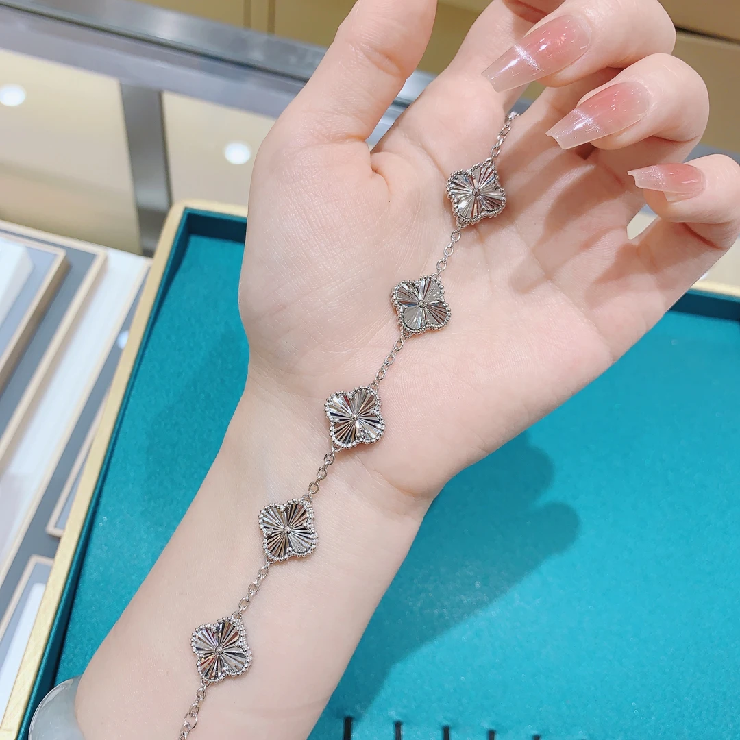 铂金PT950镭射四叶草同款手链简约时尚百搭精致铂金首饰铂金手链