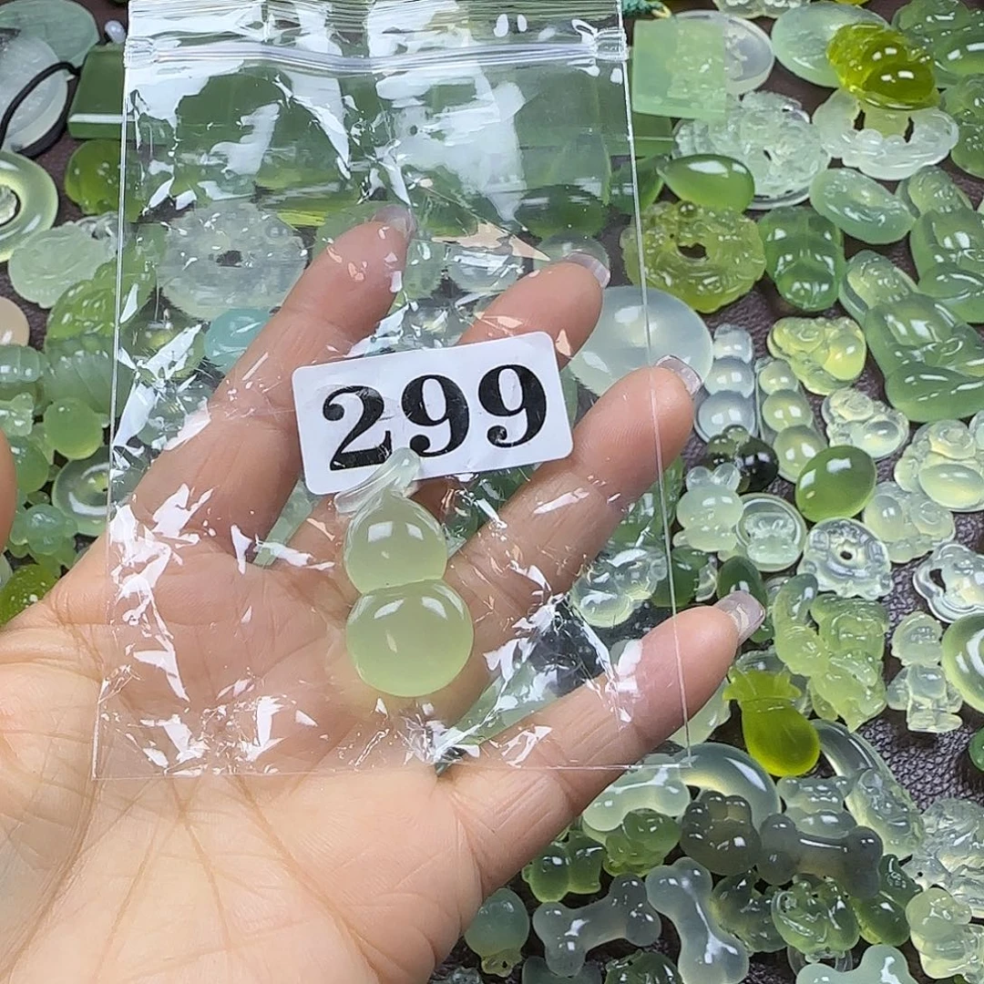 王***丹蛇纹石玉未镶嵌岫玉吊坠