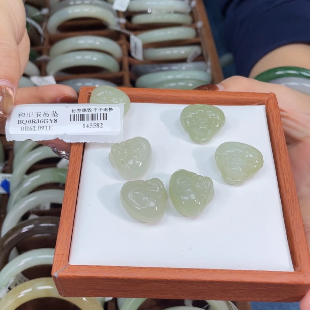 颈饰未镶嵌和田玉