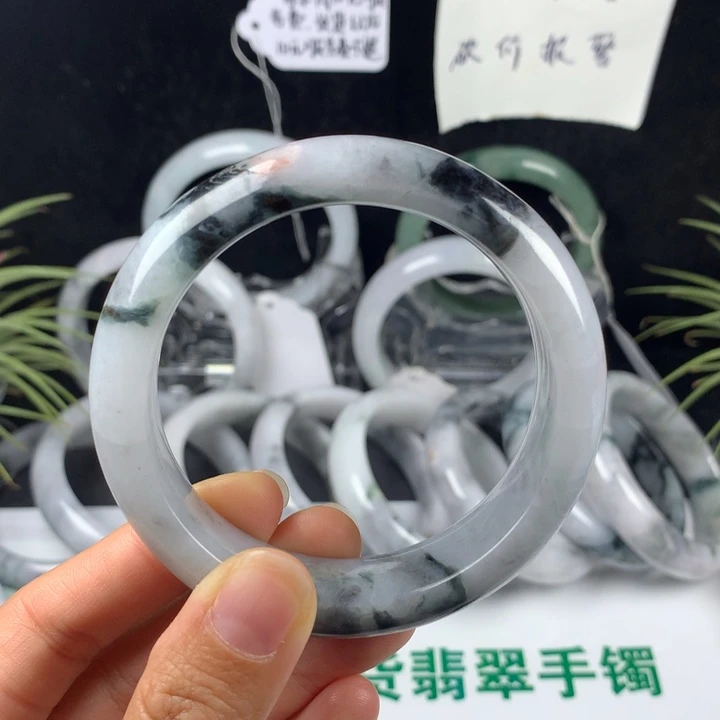 翡翠未镶嵌手镯27号。56.7圈
