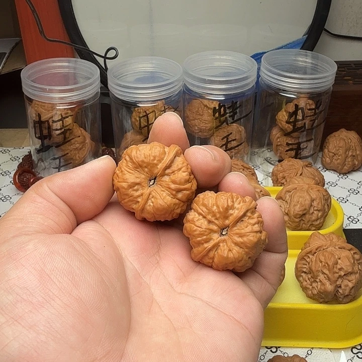 虎***墩把件文玩核桃小尺寸蛤蟆头，福利价