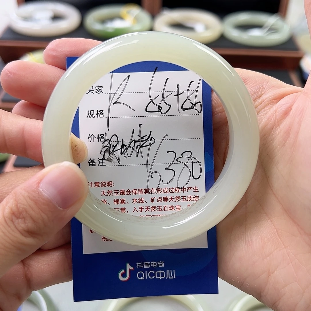 荷***.未镶嵌手镯和田玉