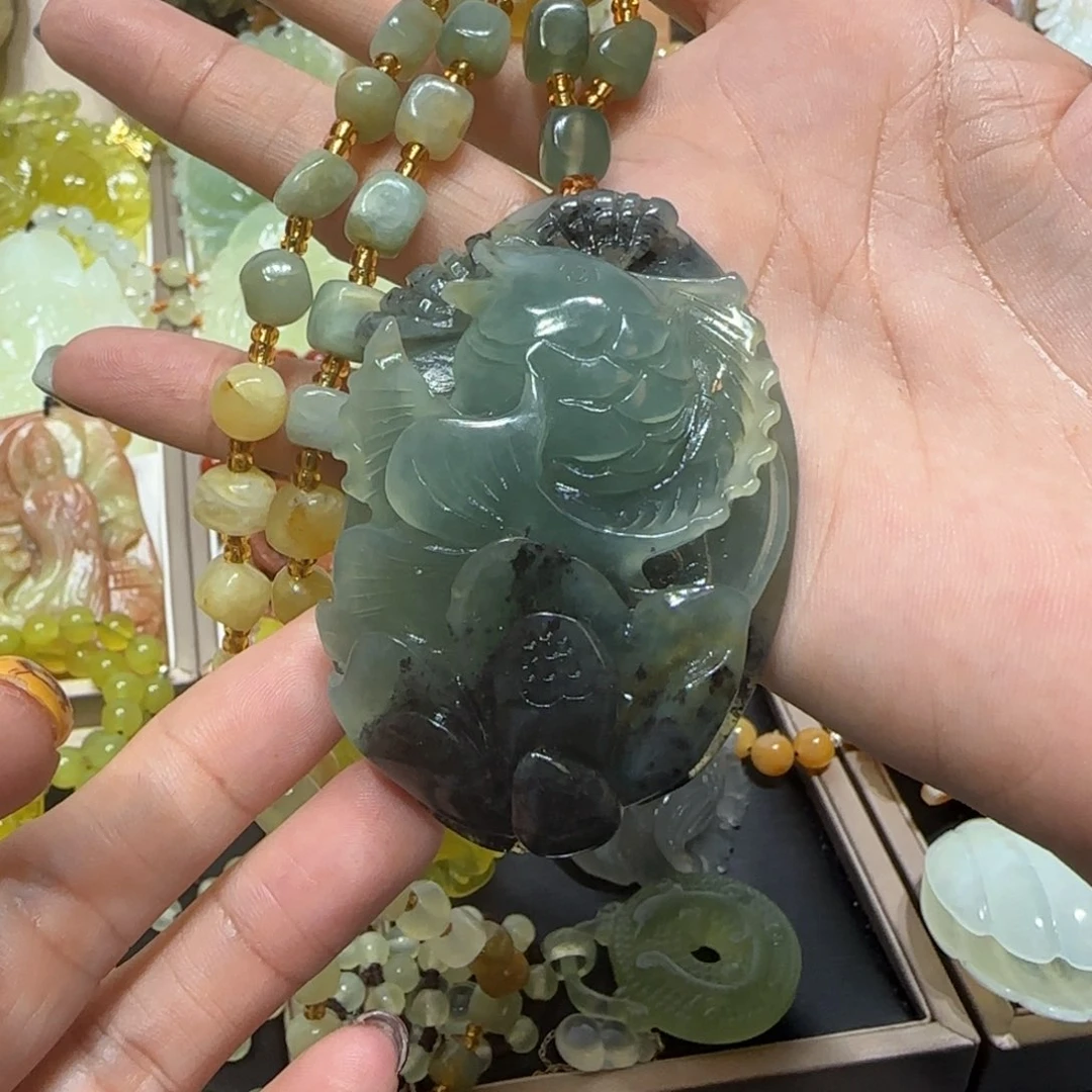 未镶嵌蛇纹石玉吊坠