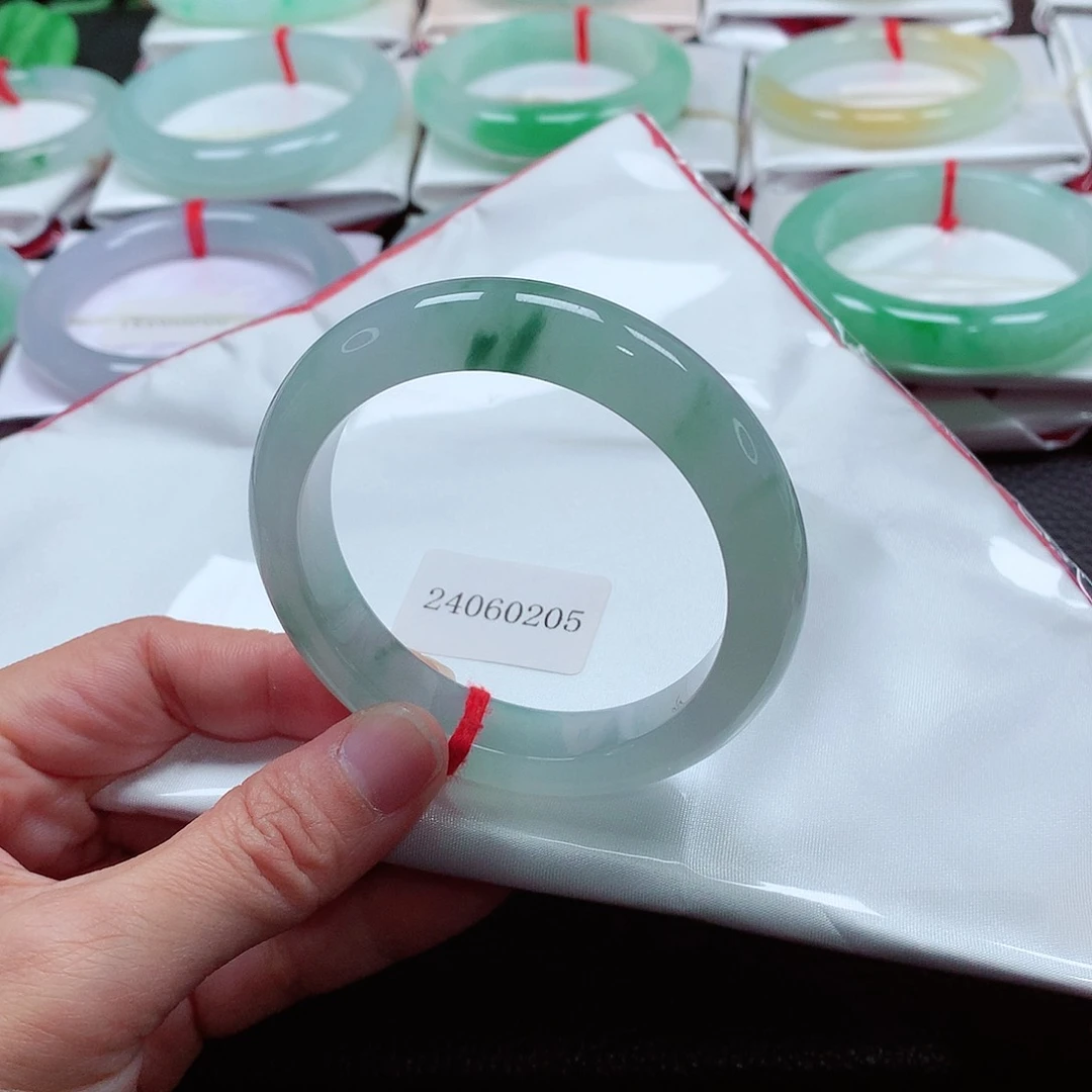 翡翠手镯未镶嵌天然A货翡翠手镯