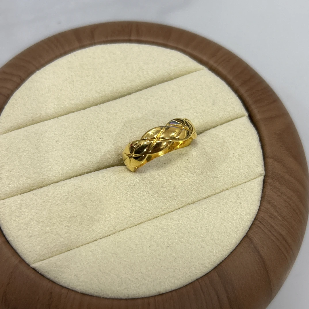 足金999 克重 1.32 13号 菱格戒指