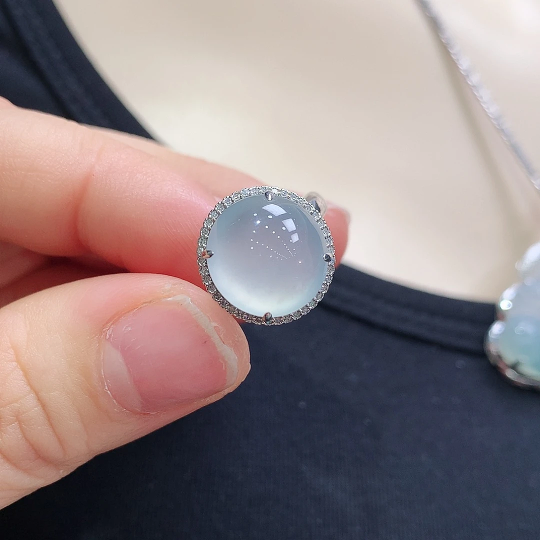 翡翠戒指18K金镶嵌戒指