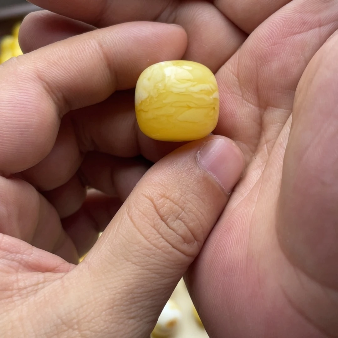 琥珀未镶嵌颈饰琥珀蜜蜡