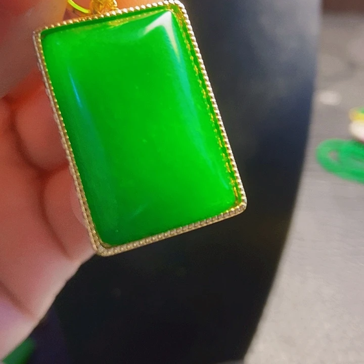 翡翠14K金镶嵌颈饰