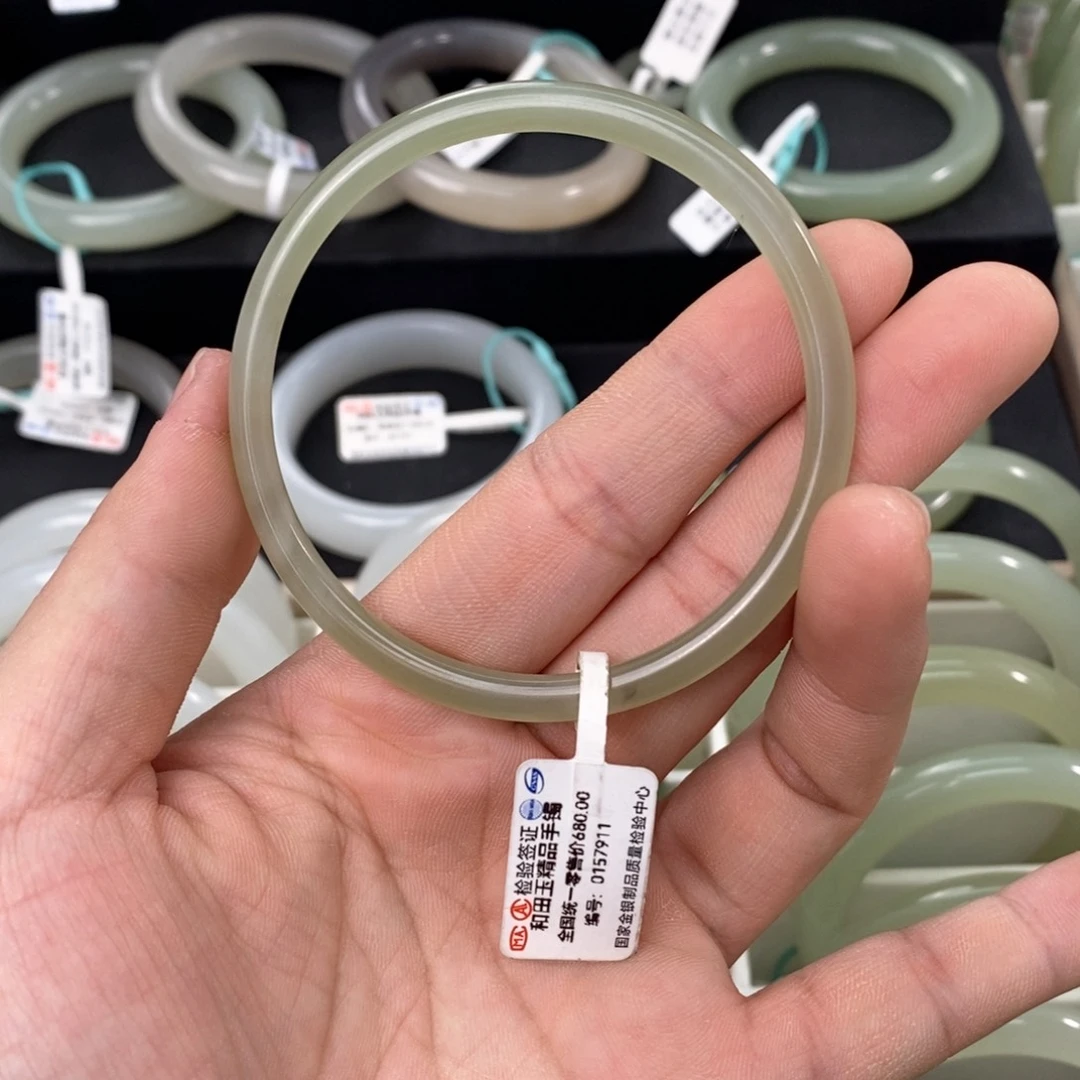 和田玉手镯未镶嵌57.58