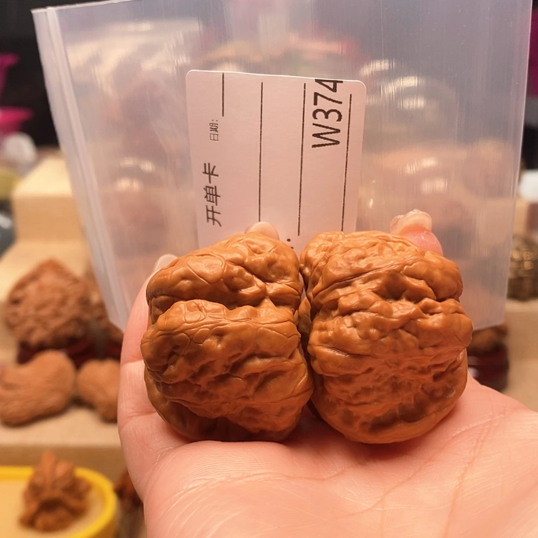 龙***哥吊坠文玩核桃精品课程的教学与研究工作者