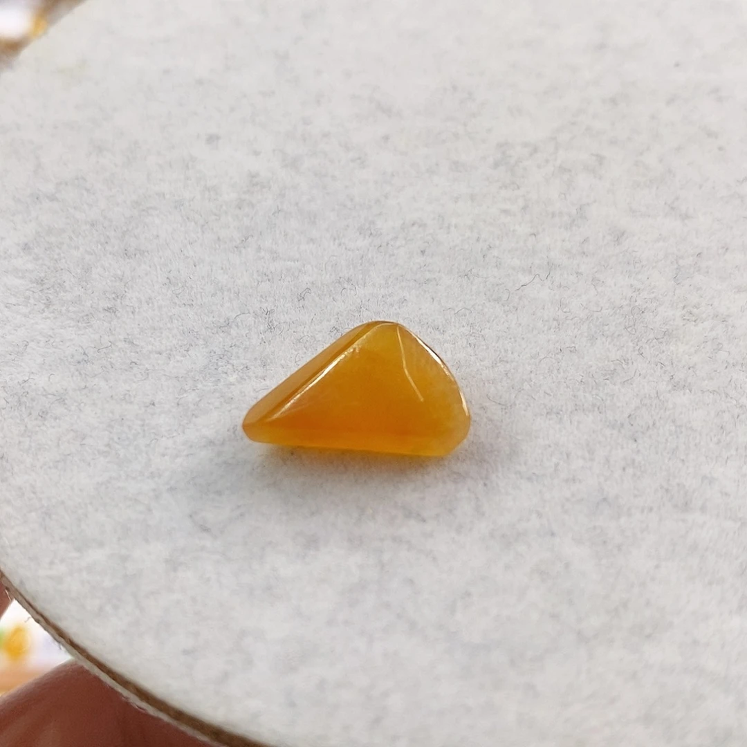 散珠翡翠鸡油黄随形