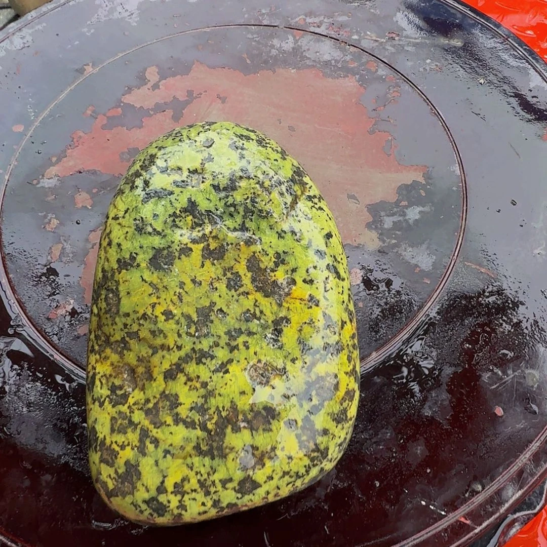 蛇纹石玉未镶嵌天然原石摆件工艺