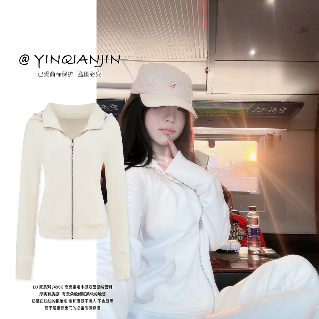 尹千金童童【软妹女友】自留款触感软糯舒适休闲连帽奶白色S255091