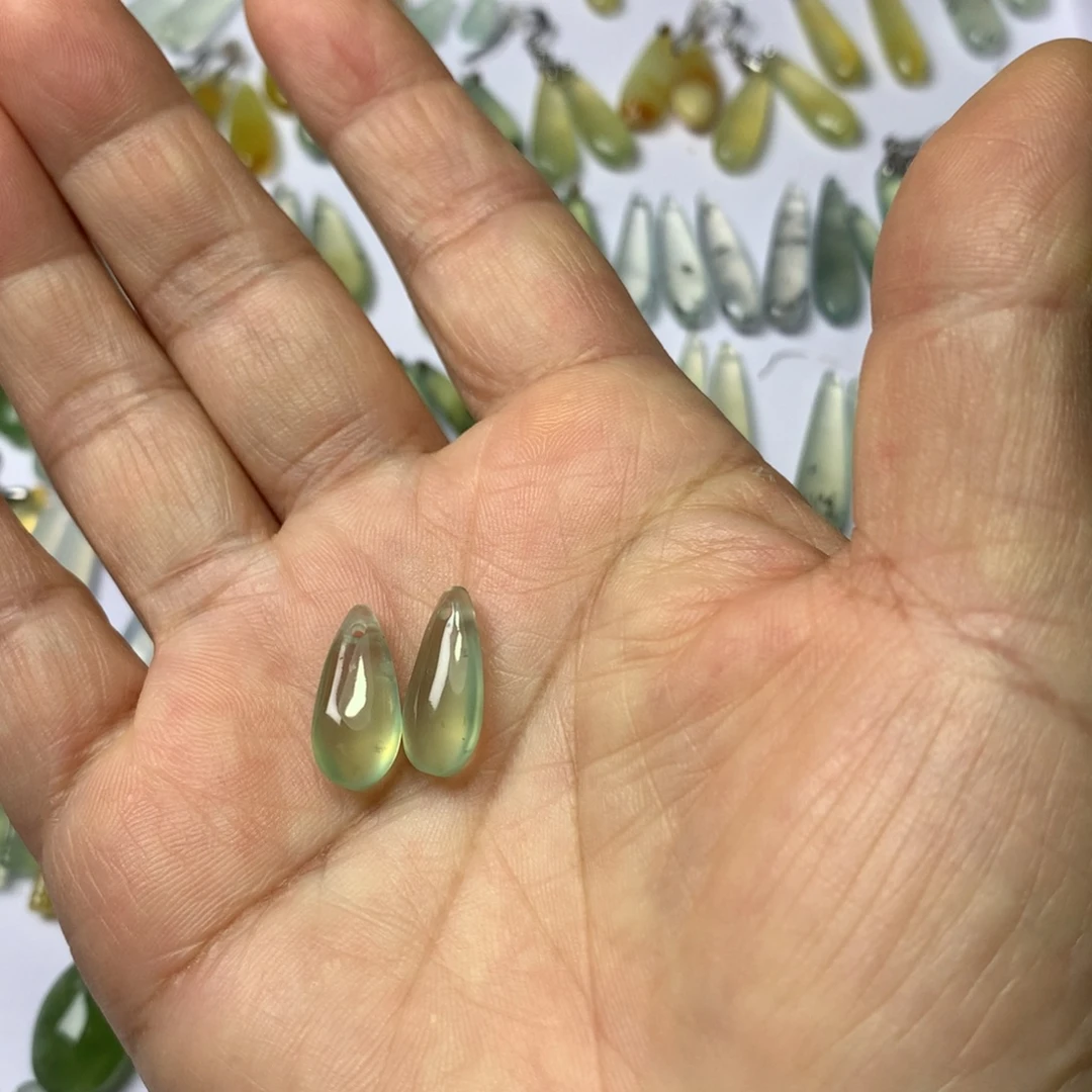 未镶嵌蛇纹石玉耳环