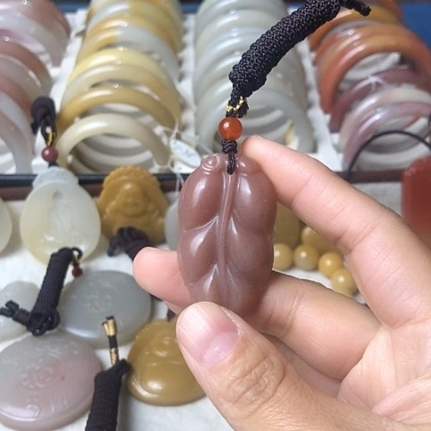 石英质玉未镶嵌颈饰