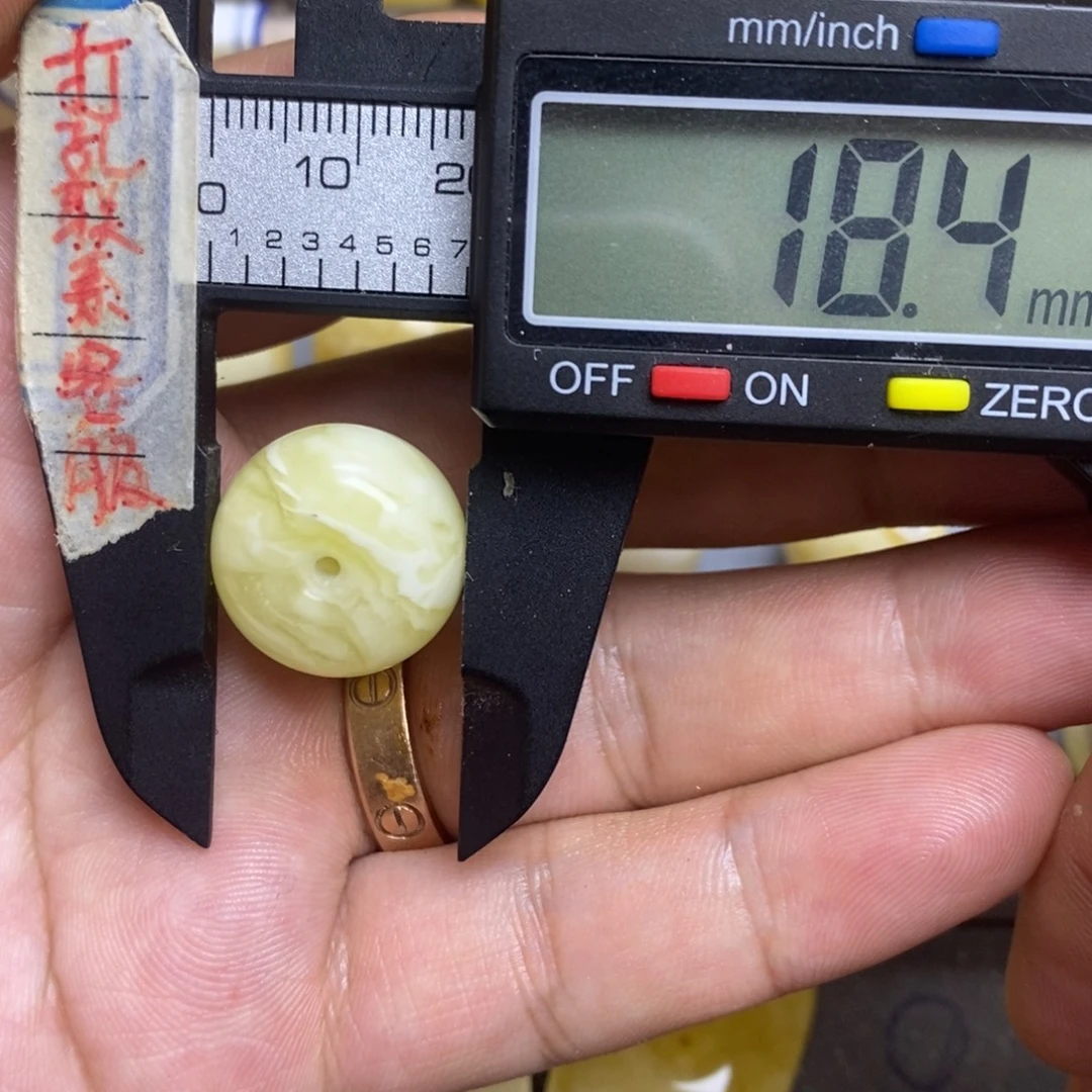 蜜蜡未镶嵌裸石18.4x12.8微粉墩子