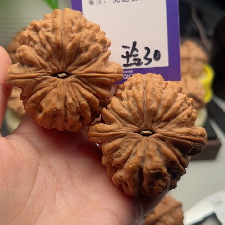 吊坠文玩核桃北*所文玩核桃30