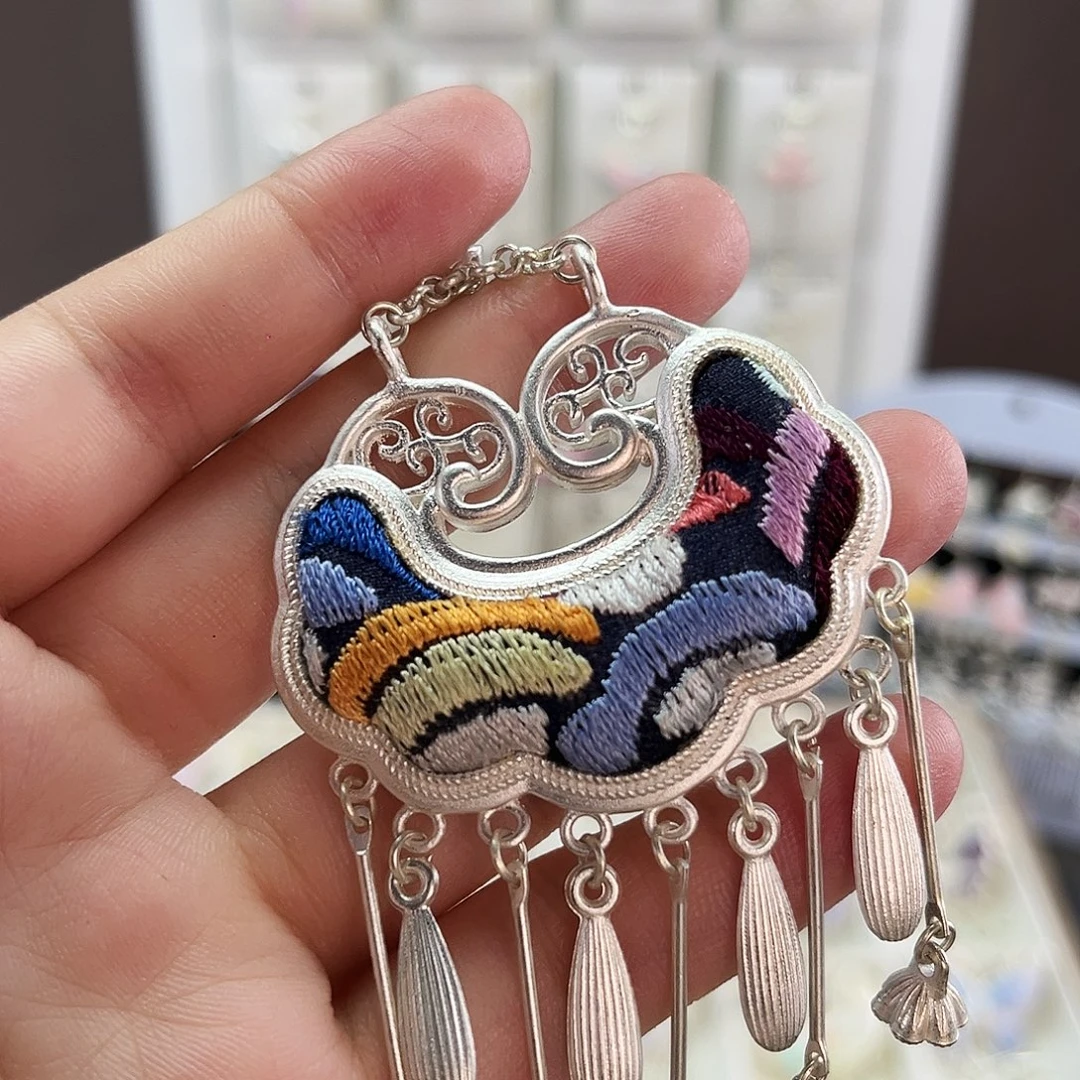 布艺合金如意锁包2