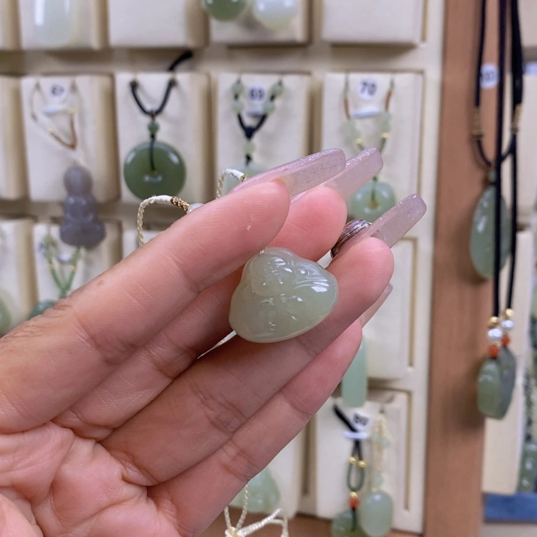 m***o和田玉未镶嵌颈饰