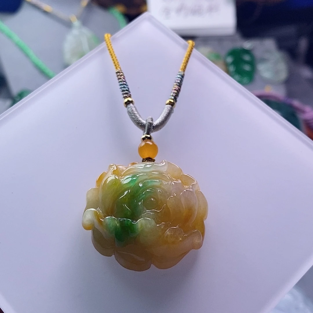 翡翠未镶嵌吊坠(赠链)