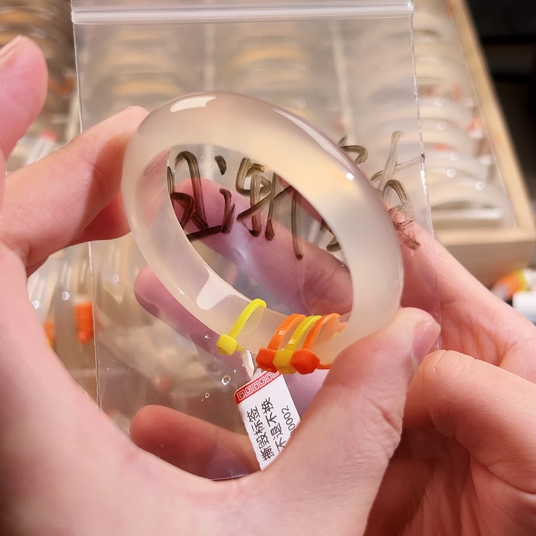 ****࿐玛瑙/玉髓未镶嵌手镯