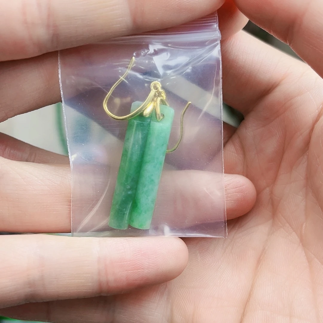 翡翠颈饰未镶嵌耳饰