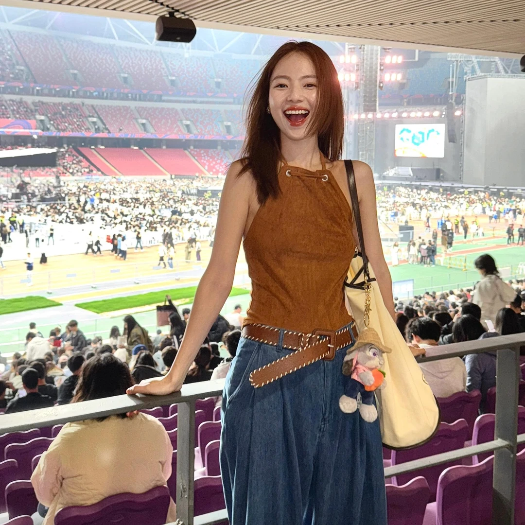 美拉德风洋气衣服女无袖挂脖背心女2025夏季蓝色阔腿拖地牛仔裤