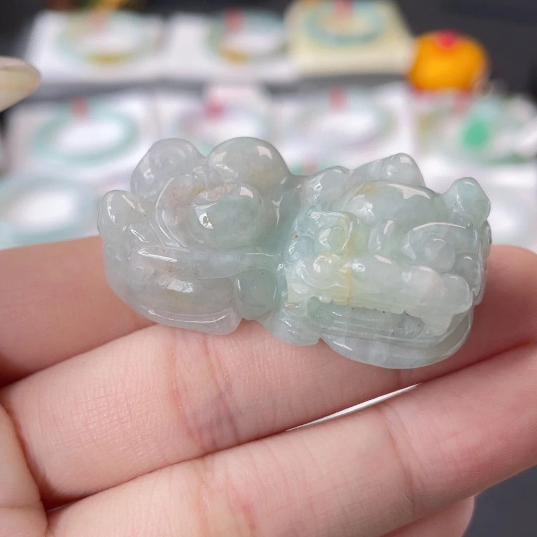 翡翠未镶嵌颈饰带黄翡貔貅