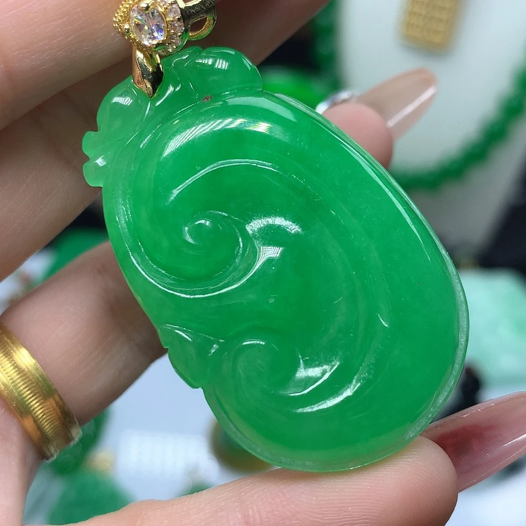 翡翠吊坠(赠链)未镶嵌