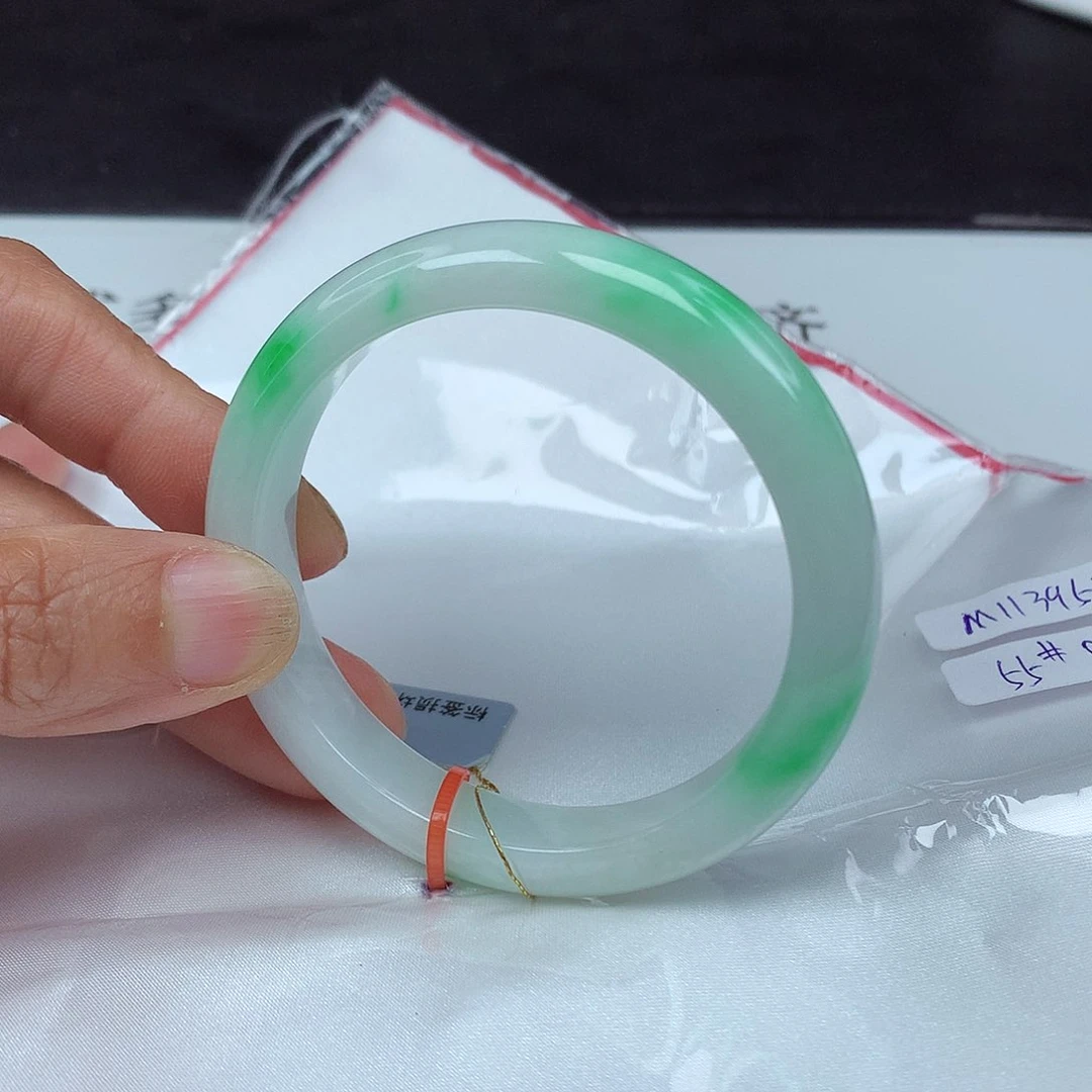 翡翠手镯未镶嵌55圈3952