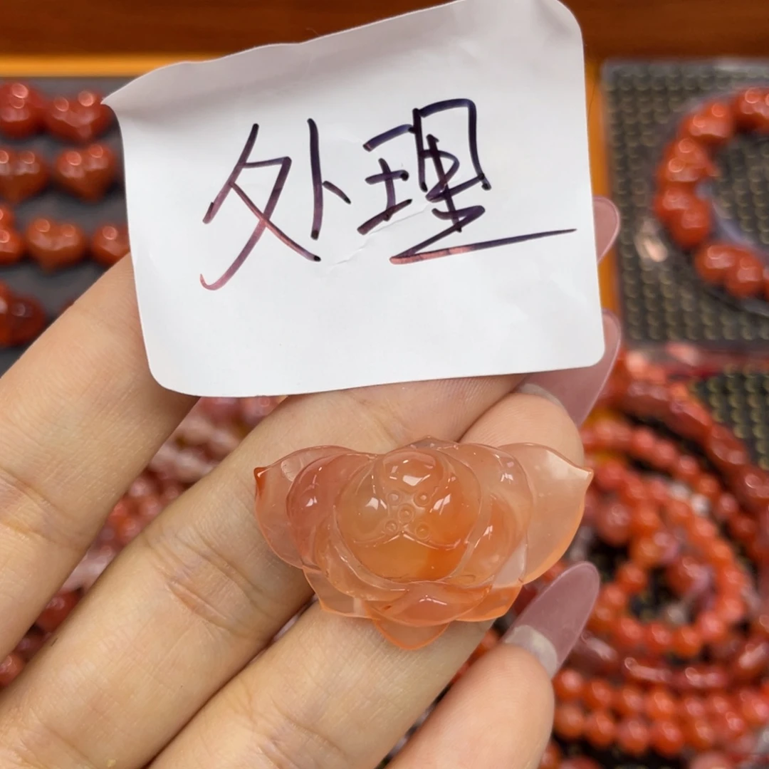 南红玛瑙未镶嵌颈饰荷花