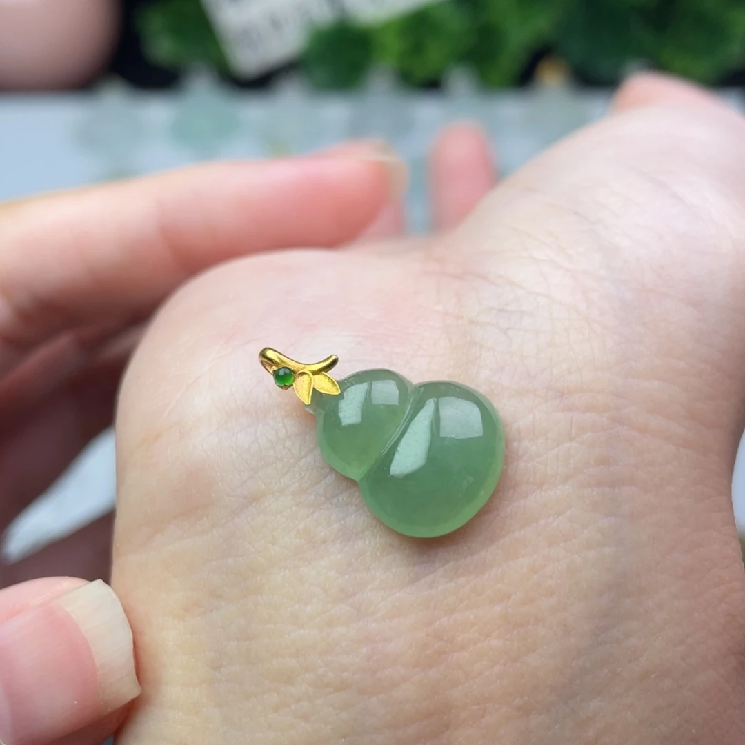 翡翠18K金镶嵌颈饰