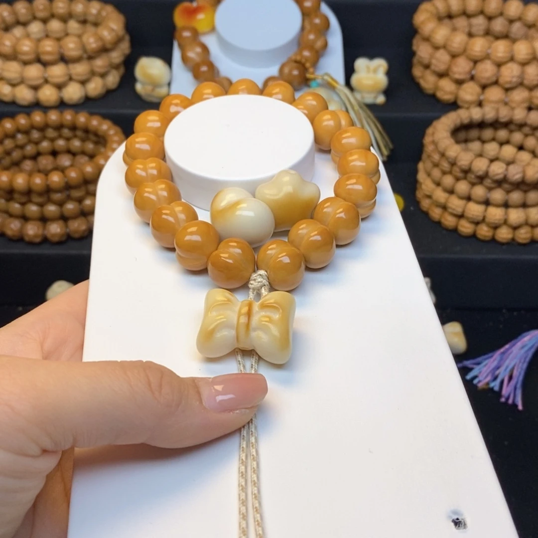 美***稀吊坠猴头核桃微瑕屁桃➕配饰