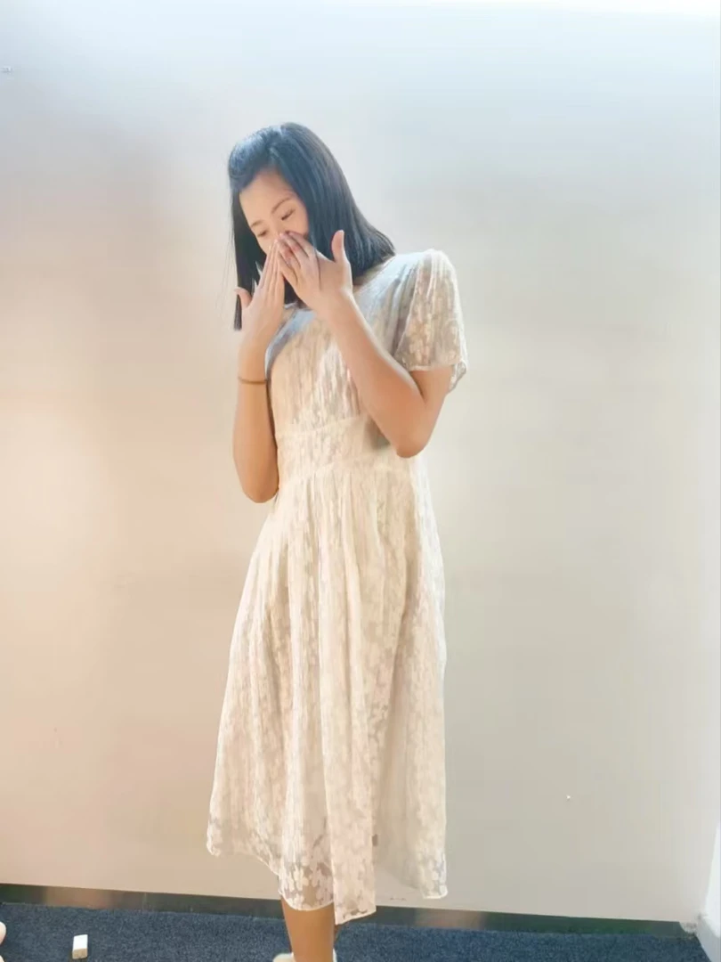 W92 金边领口连衣裙(默认微瑕 无运费险 接受不了勿拍)