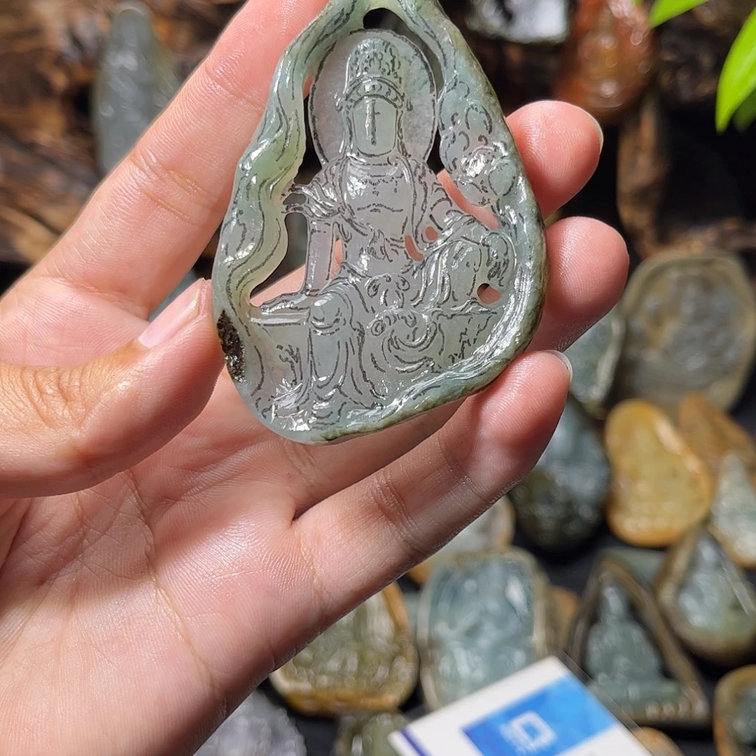 诗***方定制翡翠未镶嵌水月观音镂空