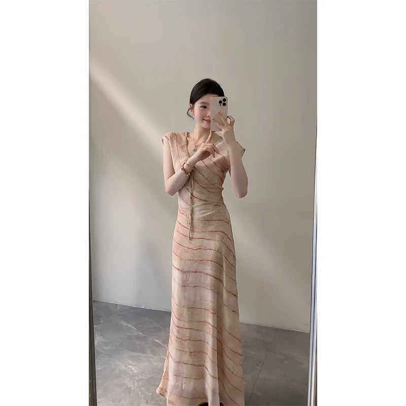 2025新款夏季韩系气质纯欲风显瘦收腰设计感粉色连衣裙温柔长裙女
