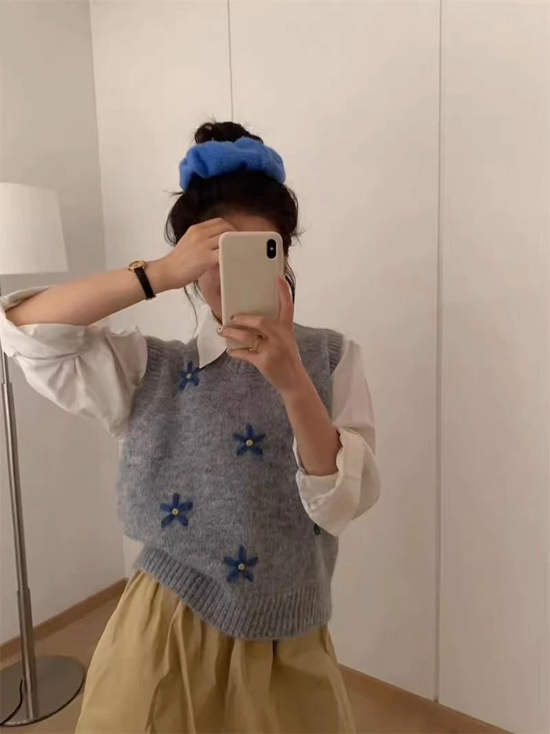 花朵刺绣马甲背心女款2025新款秋冬外搭小马甲叠穿针织毛衣背心女