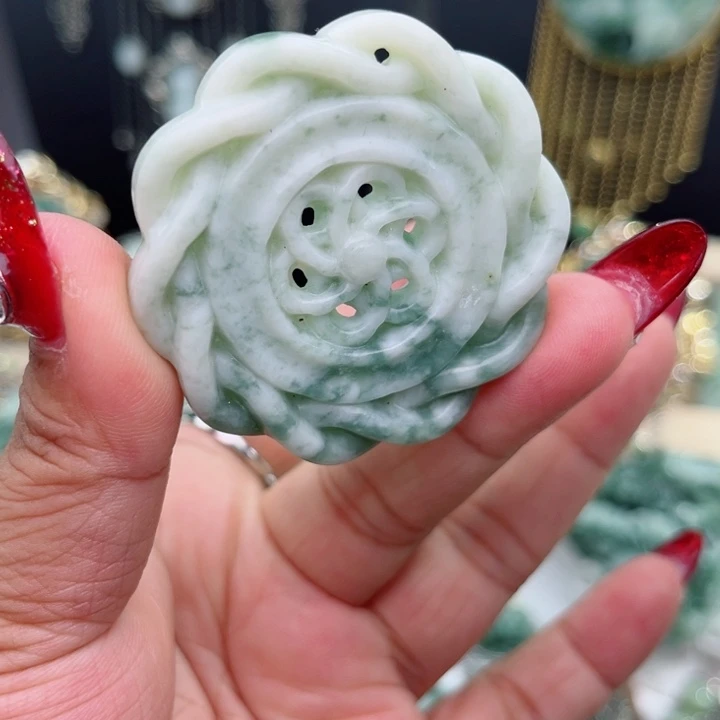 透闪石-蛇纹石玉未镶嵌颈饰