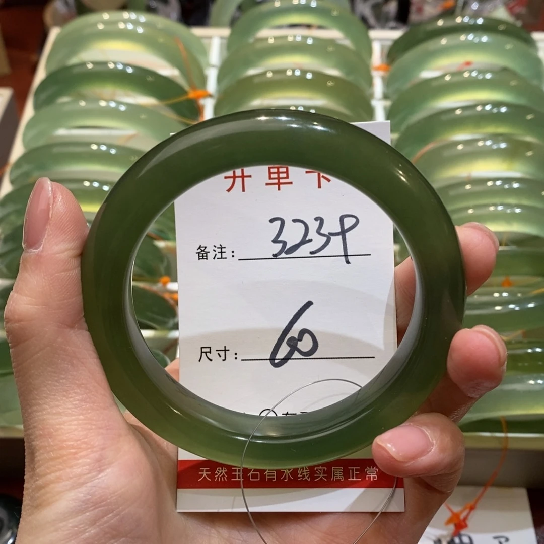 【闪购商品】蛇纹石玉未镶嵌手镯J***?